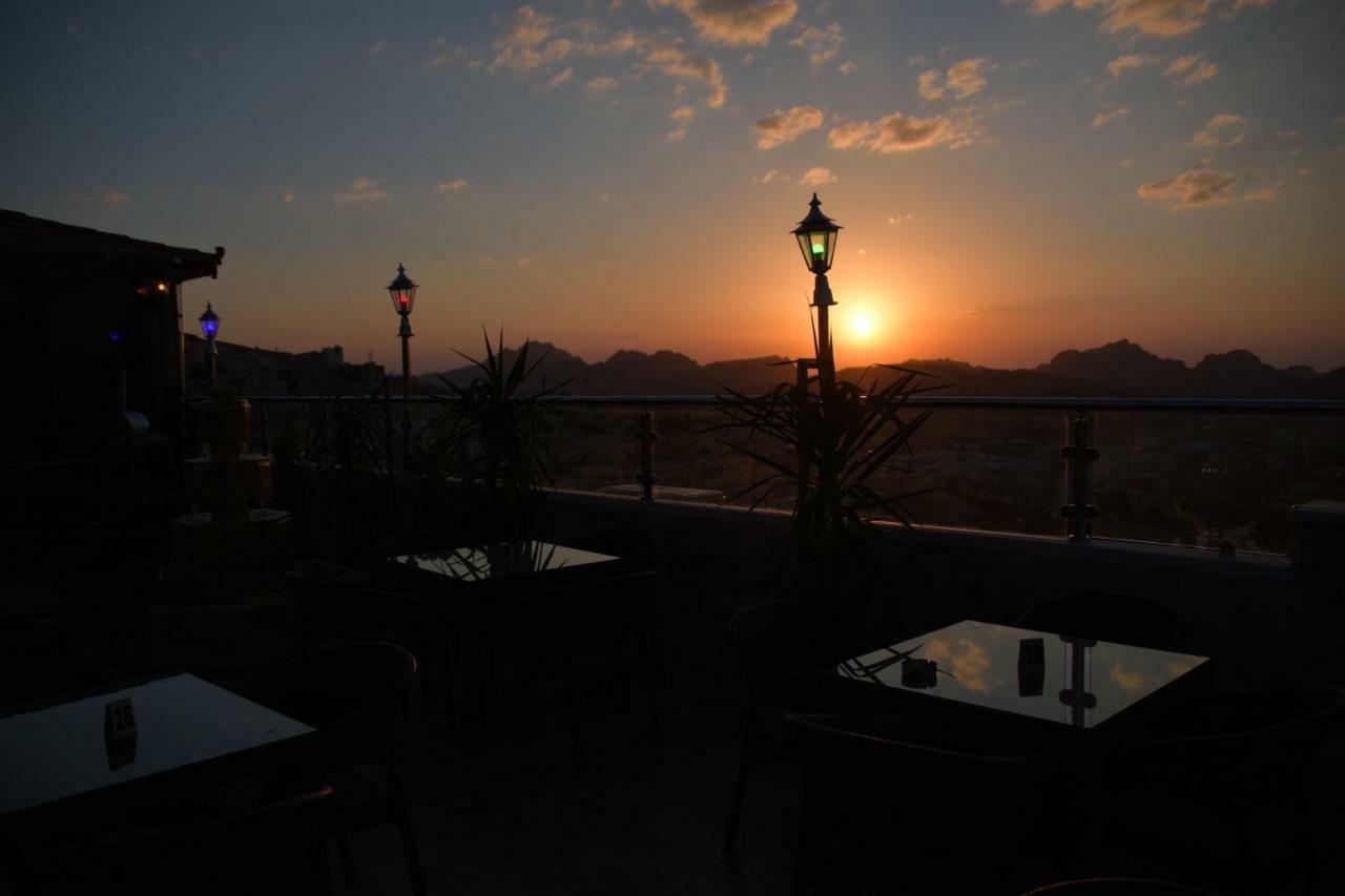 Petra Visitors Hotel Wadi Musa Bagian luar foto